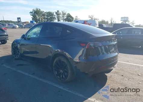 2025 Tesla Model Y Long Range Dual Motor All-Wheel Drive z USA, uszkodzony, nr VIN 7SAYGAEEXSF250779